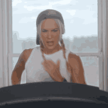 Running Workout Carrie Underwood GIF - Running Workout Carrie Underwood Hate My Heart Song GIFs