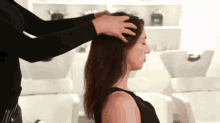 Hairdresser Massage GIF - Hairdresser Massage Headrub GIFs