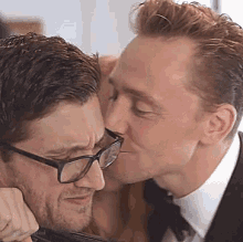 Hiddleston Kiss GIF - Hiddleston Kiss GIFs