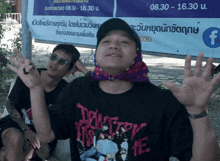 a man wearing a black shirt that says " do n't try his me " on it