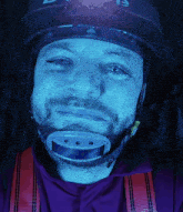 a man is wearing a helmet with the letter l on it