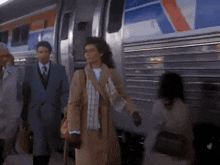 Scarecrow And Mrs King Tv Show GIF - Scarecrow And Mrs King Tv Show Walking GIFs