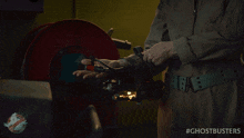 Powering Up Ghostbusters Frozen Empire GIF - Powering Up Ghostbusters Frozen Empire Weapons Ready GIFs