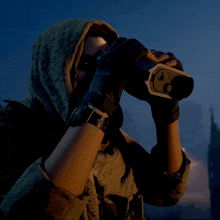 Takes A Closer Look Farah Karim GIF - Takes A Closer Look Farah Karim Call Of Duty Modern Warfare Iii GIFs