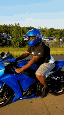 Middle Finger Motorcycle GIF - Middle Finger Motorcycle Ride GIFs