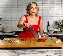 Florence Pugh Cooking GIF - Florence Pugh Cooking Knife GIFs