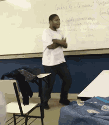 a man is standing in front of a white board that says " educare " on it