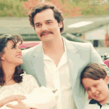 Pablo Y Su Familia GIF - Pablo Escobar Family Kids GIFs