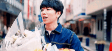 %E8%A5%BF%E5%B1%B1%E5%AE%8F%E5%A4%AA%E6%9C%97 seiyuu nishiyama koutaro man with flowers man holding bouquet flowers