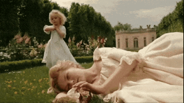 Marie Antoinette France GIF - Marie Antoinette France Versailles - Discover  & Share GIFs