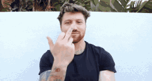 Middle Finger Todd Smith GIF - Middle Finger Todd Smith Scotty Sire GIFs