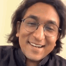 हसना Appurv Gupta GIF - हसना Appurv Gupta मुस्कुराना GIFs