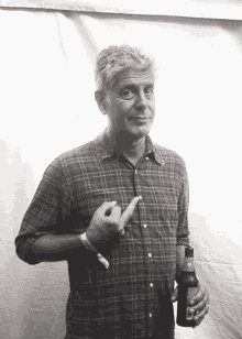 Anthony Bourdain Beer GIF - Anthony Bourdain Beer Middle Finger GIFs
