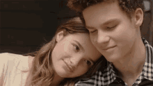 Head On Shoulders Couples GIF - Head On Shoulders Couples Dating GIFs