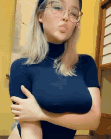 Thechive Girls With Glasses GIF - Thechive Girls With Glasses Blonde GIFs