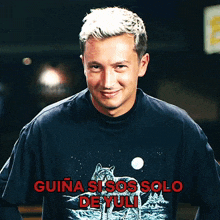 a man wearing a t-shirt that says guina si sos solo de yuli