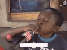 Pawpaw Nollywood GIF - Pawpaw Nollywood Drinking GIFs