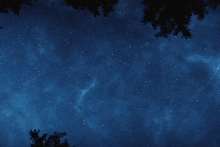 the night sky is filled with lots of stars