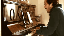 Jack Savoretti Singing To Strangers GIF - Jack Savoretti Savoretti Singing To Strangers GIFs