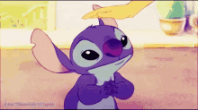 Stitch Es Un Buen Alien GIF - Portate Bien Buen Chico Caricia GIFs