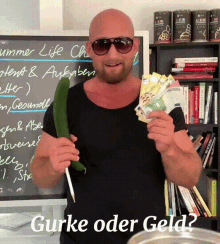 Karl Ess Gurke GIF - Karl Ess Gurke Geld GIFs
