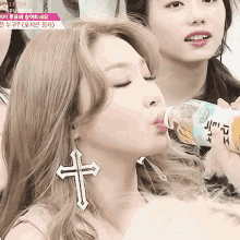 청하, 목말라요~ GIF - Chungha Drinking K Pop GIFs