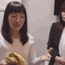 Marie Kondo Tidying Up GIF - Marie Kondo Tidying Up Excited GIFs