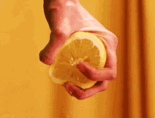 squeeze lemon lemonade