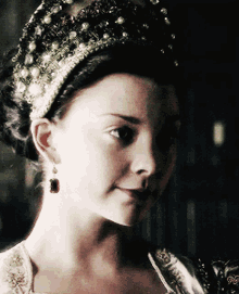 Anne Boleyn Queen GIF - Anne Boleyn Queen England GIFs