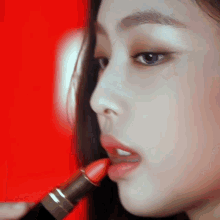 Jennie With Lipsticks Jennie Kim GIF - Jennie With Lipsticks Jennie Kim Queen Jennie GIFs