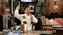 All The Single Ladies GIF - 2broke Girls Single Ladies Han Lee GIFs