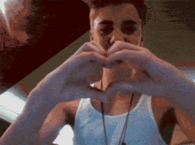 Heart GIF - Justin Bieber Heart GIFs