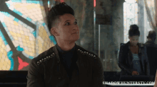 Maguns Watching Clace Awkwardly Malec GIF - Maguns Watching Clace Awkwardly Malec Shadowhunters GIFs