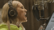 Singing Passionately Carrie Underwood GIF