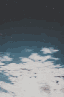 Viendo El Cielo GIF - Cielos Nubes Estrellas GIFs