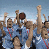 Levantando La Copa Asociación Uruguaya De Fútbol GIF