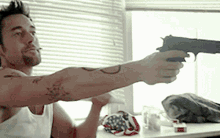 Richie Gecko Zayn Holtz GIF - Richie Gecko Zayn Holtz Gun Pointed At Him GIFs