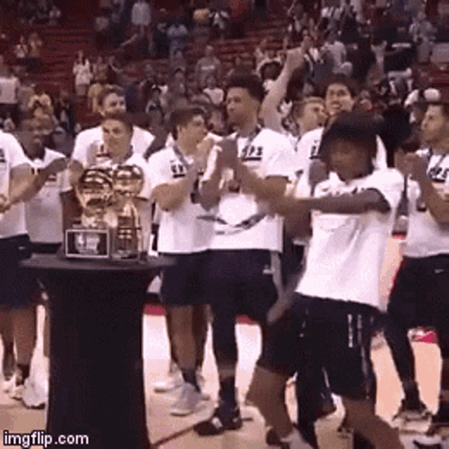 Memphis Grizzlies Dance GIF by SportsManias - Find & Share on GIPHY