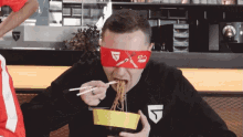 Probando Noodles Bta GIF - Probando Noodles Bta Attila GIFs