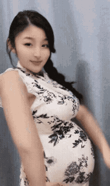 Pregnant Dance GIF - Pregnant Dance Asian Lady GIFs