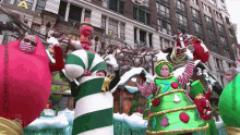 Waving Santa Claus GIF - Waving Santa Claus Macys Thanksgiving Day Parade GIFs