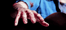 Mão Tremendo Ellie Punch GIF - Mão Tremendo Ellie Punch Fist GIFs
