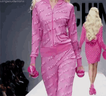 barbie catwalk running back pink