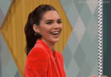 Kendall Jenner Laughing GIF - Kendall Jenner Laughing Lol GIFs