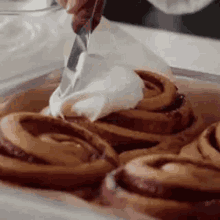 Cinnamon Rolls Icing GIF - Cinnamon Rolls Icing Dessert GIFs