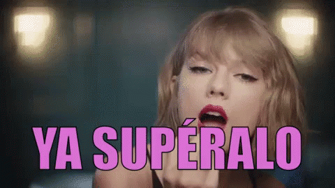 Taylor Swift Pintandose Los Labios GIF - Superalo Ya Superalo Que Flojera - Discover & Share GIFs