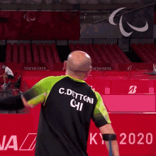 Put Arms In Shoulder Cristian Dettoni GIF - Put Arms In Shoulder Cristian Dettoni Chile Table Tennis Paralympic Team GIFs