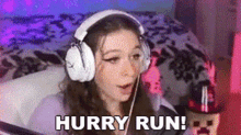 Hurry Run Hanna GIF - Hurry Run Hanna Hannahxxrose GIFs