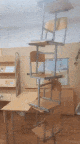 стулья в школе башней имба лютая GIF