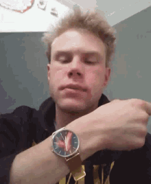 Wristwatch GIF - Wristwatch GIFs